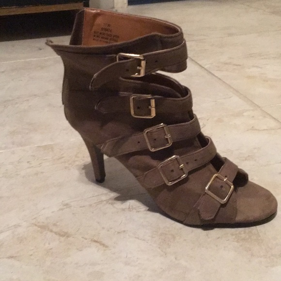 Shoes - Picture 2 of 2